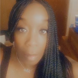 Meet your Posher, Adira